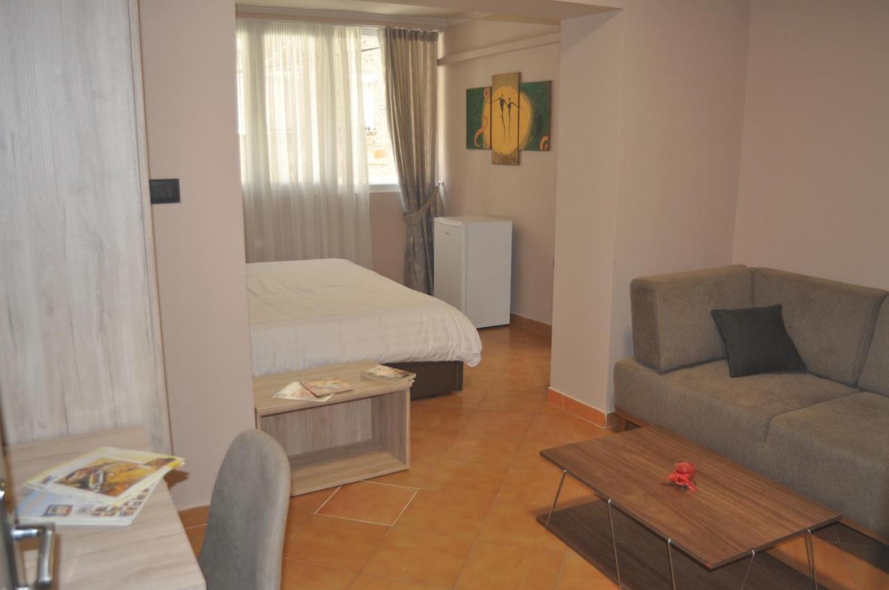 Bliri Myslym Shyri Apartman Tirana Kültér fotó