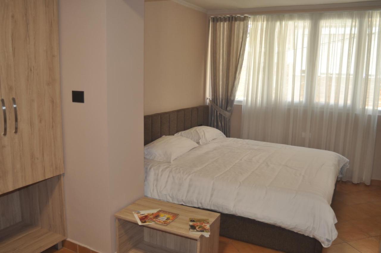 Bliri Myslym Shyri Apartman Tirana Kültér fotó